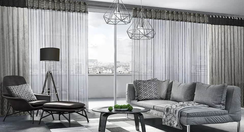 Jakie firany wybrać do dużych okien w salonie, by nie popełnić błędu Jakie firany wybrać do dużych okien w salonie, by nie popełnić błędu