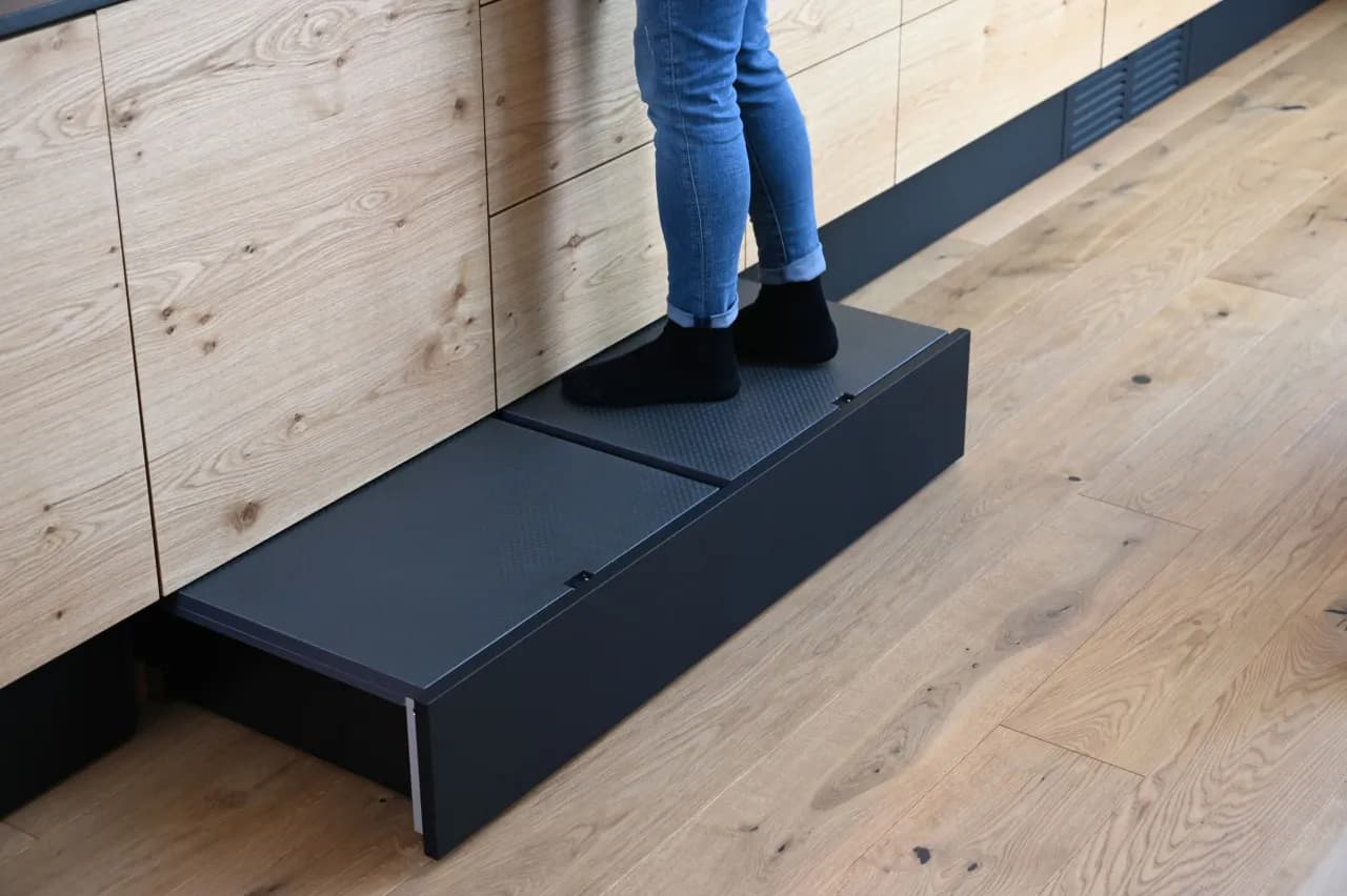 O ile cofnąć cokół w szafkach kuchennych dla maksymalnej wygody O ile cofnąć cokół w szafkach kuchennych dla maksymalnej wygody