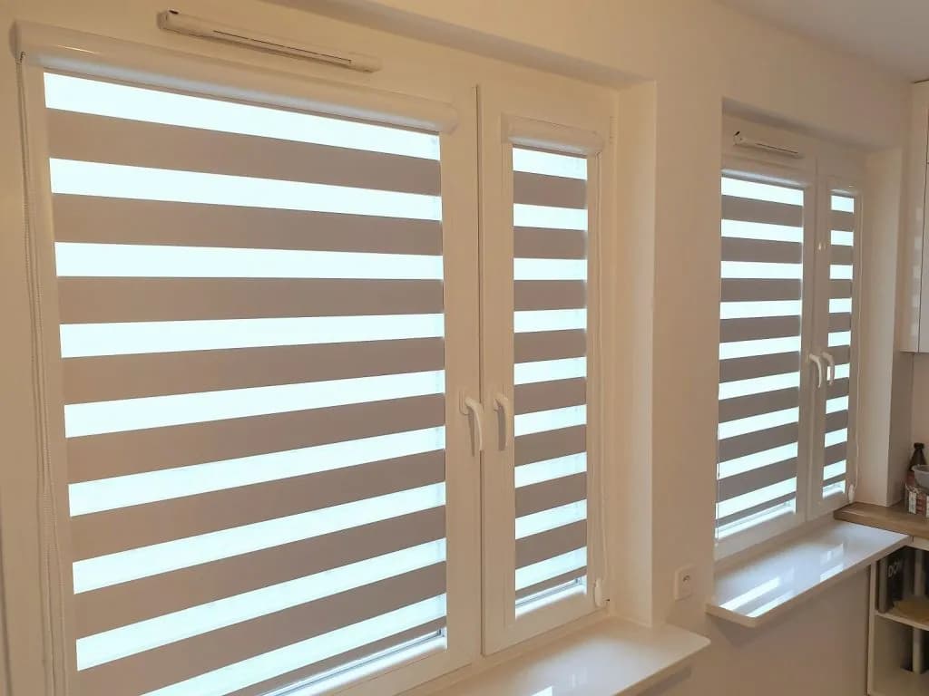 Jakie rolety do nowoczesnego salonu? 7 kluczowych porad wyboru Jakie rolety do nowoczesnego salonu? 7 kluczowych porad wyboru