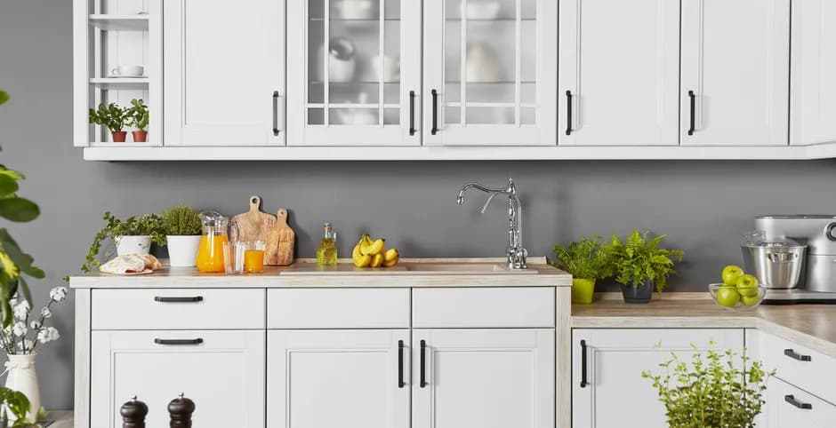 Jak odtłuścić szafki w kuchni i pozbyć się uporczywego brudu Jak odtłuścić szafki w kuchni i pozbyć się uporczywego brudu