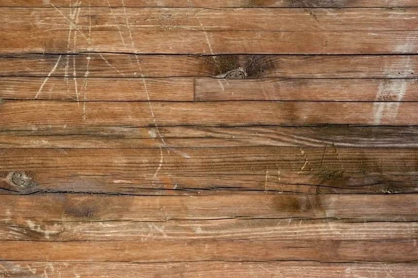 Skuteczne sposoby na ukrycie brzydkich rys na panelach bez wymiany