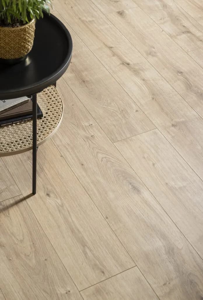 Panele na starych deskach? Unikaj kosztownych błędów przy montażu